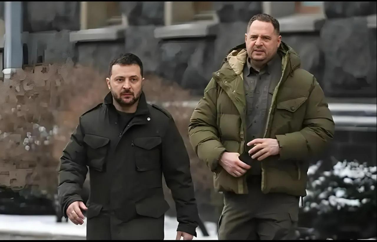 【热点评述】乌克兰政坛的激烈博弈已经展开。叶尔马克被解职，意味着泽连斯基面临着挑