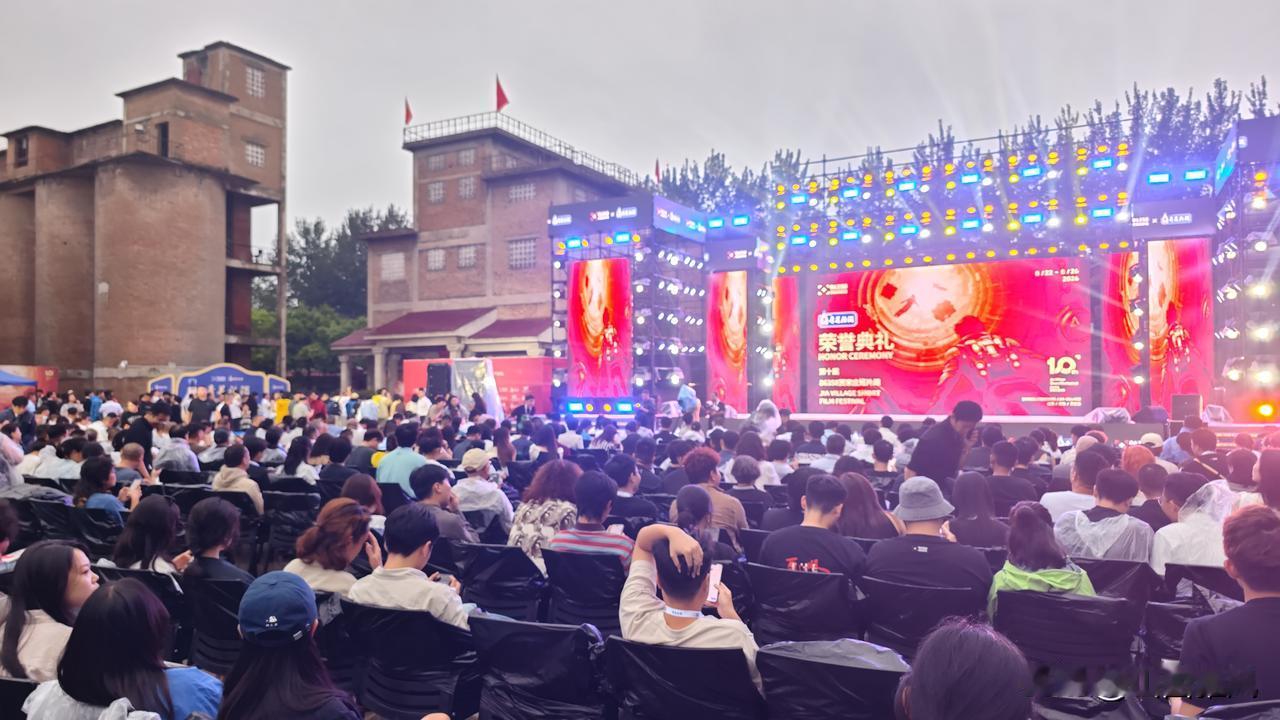 第十届86358贾家庄短片周荣誉典礼在细雨中盛大开启！
 太原身边事
