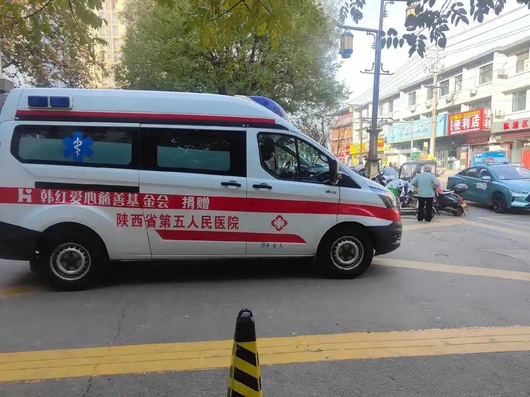 你如何看待韩红在公益领域的贡献?谢邀：作为公益组织者韩红曾是我们敬重的一个文艺明