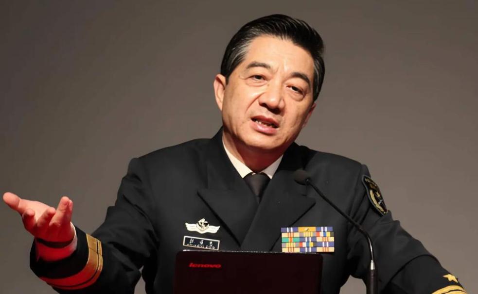 我国军事家曾预言：如果特朗普能任2届，美国就会从老大变成老二。这句调侃正化作见血