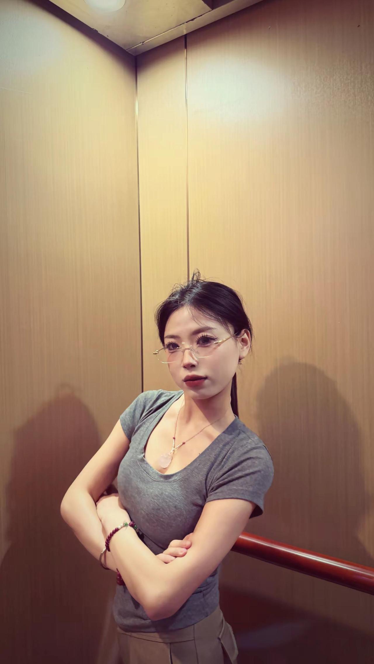 疯了吧 拿我跟那个女人比.感觉至上
