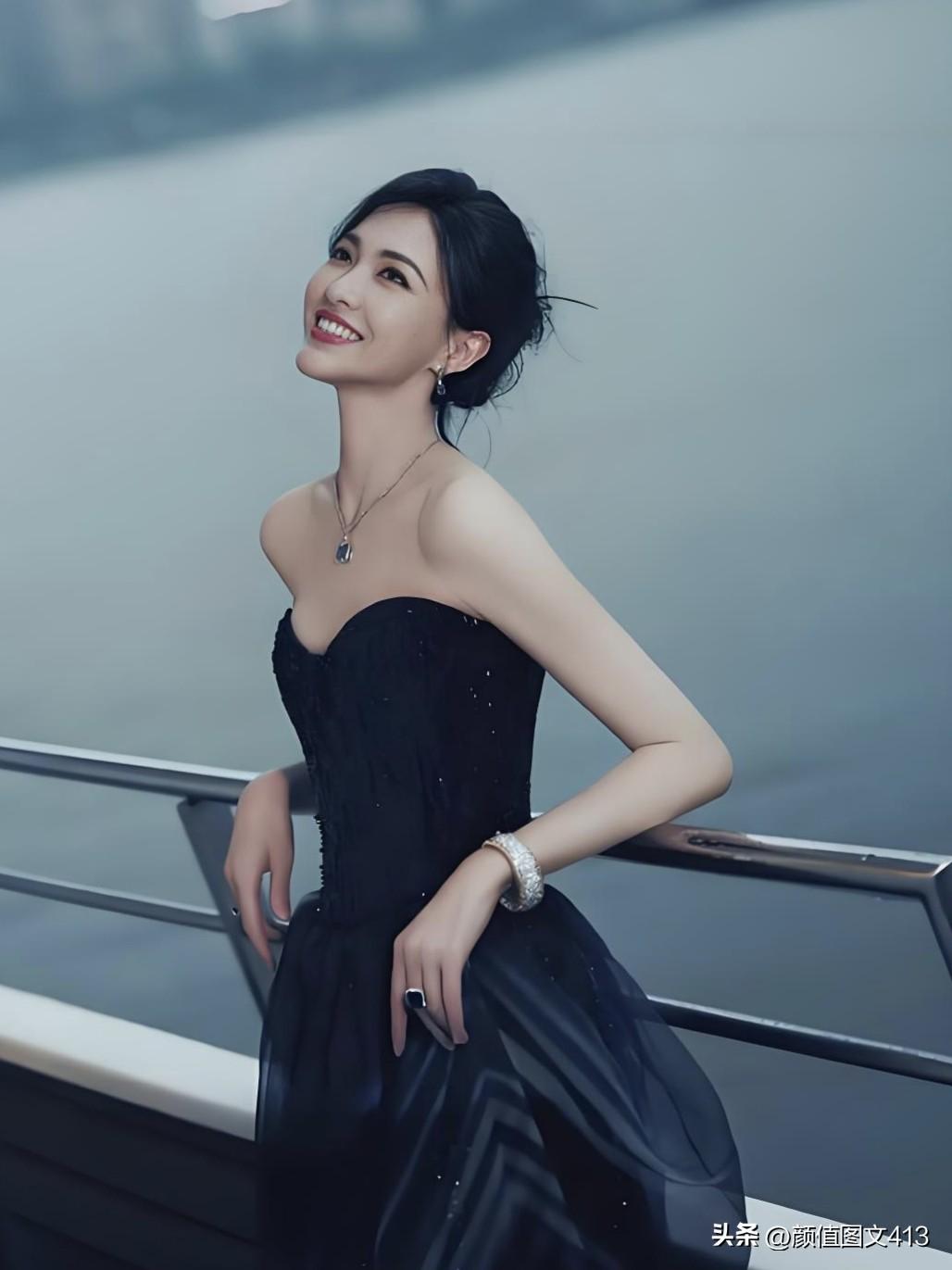 唐紫嫣：眉眼如画，气质出尘。镜头前她是光芒万丈的百变女王，生活中她是温柔治愈的邻
