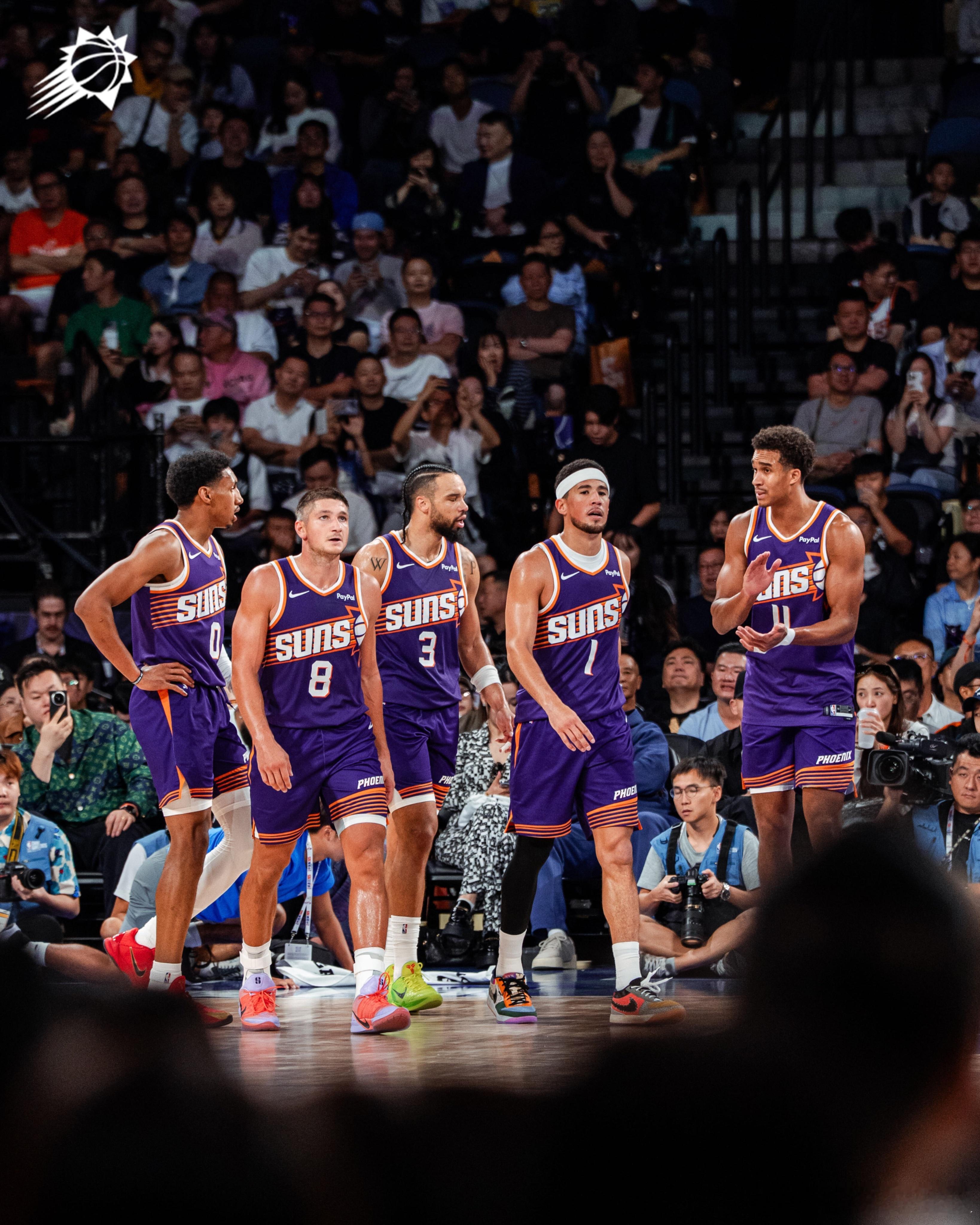 包括布克在内的多位主力球员，今天对阵湖人比赛轮休！原因是太阳队刚刚从中国的长途旅