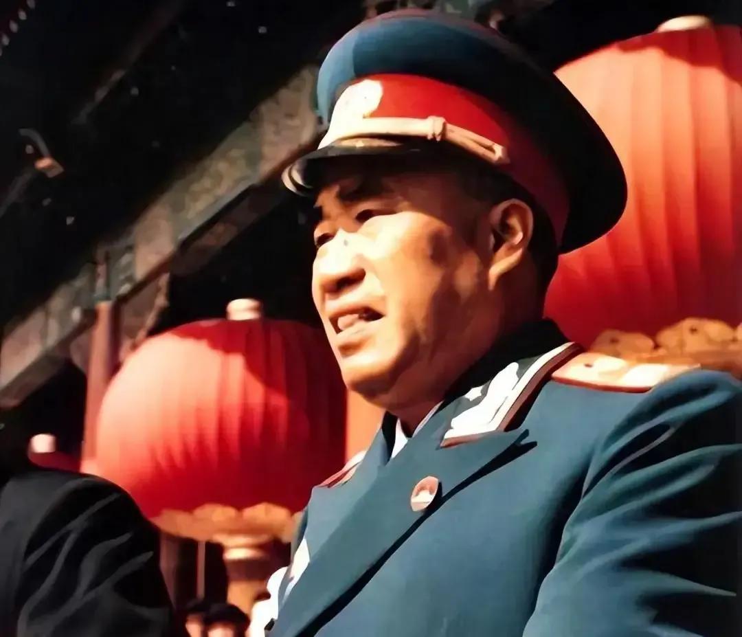 独爱兰花
        早在井冈山时候，朱老总就把一种野生的兰花取名叫“井冈兰