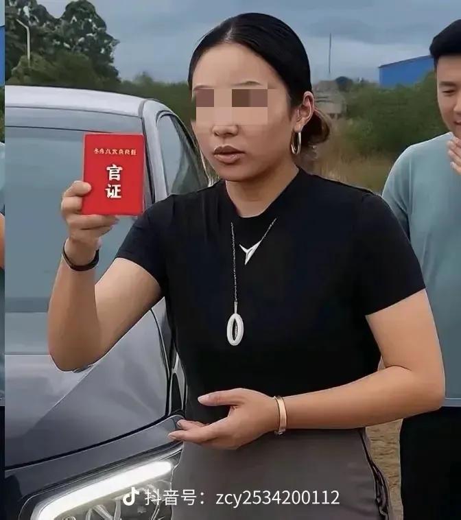 亮证姐闯祸，民辅警当灾！