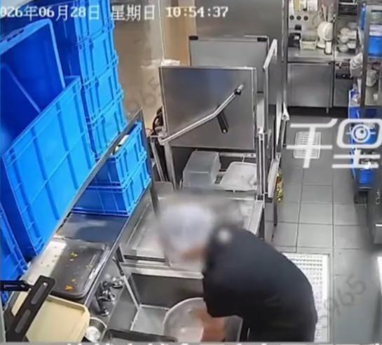 6月28日，上海的孙女士在网上发帖，讲述了自己最近经历的一起相亲事件。据她描述，
