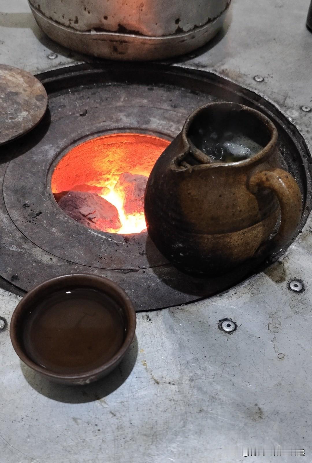 ~     情绪的尽头不是发泄，而是沉默，不想再去质问，态度足以证明一切，人该有