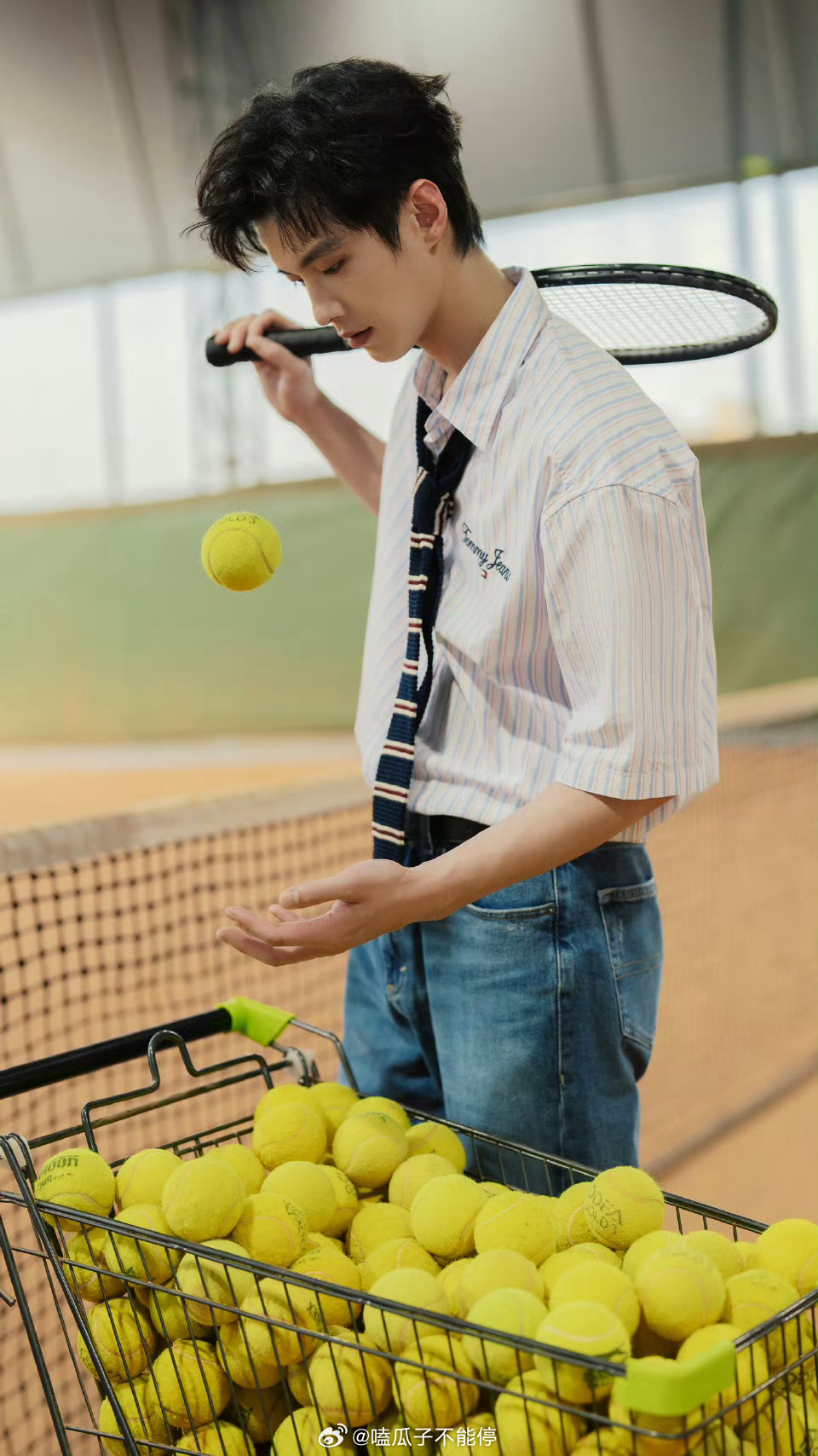 何与这个反差太牛了，看脸是青春学长，看身材又型男不解释