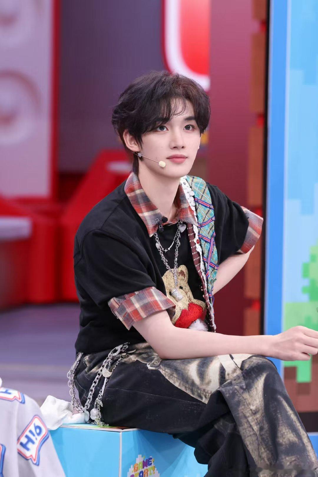 丁程鑫最帅的三个瞬间 谁能拒绝生活感满满的丁程鑫！谈到自己最帅的三个瞬间，做饭、