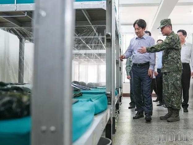 台独分子赖清德，一直企图以武谋独
赖清德口出狂言说「今天多一分准备、多流一滴汗，