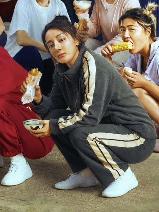 笑死！满满的细节，人来人去，人会换，但这只公鸡碗一直都在，迪丽热巴终于也是用上了