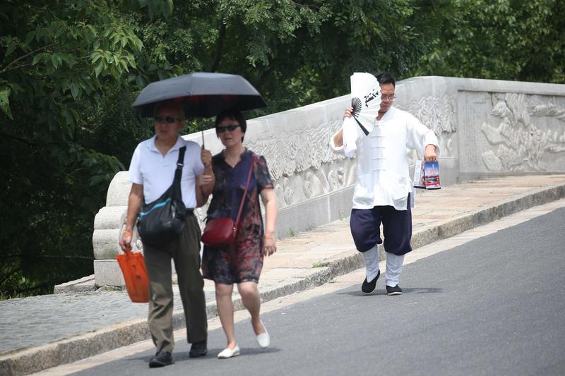 最近海南持续高温少雨，网上疯传“高温系厄尔尼诺作祟”“降水创历史新低”，其实这些