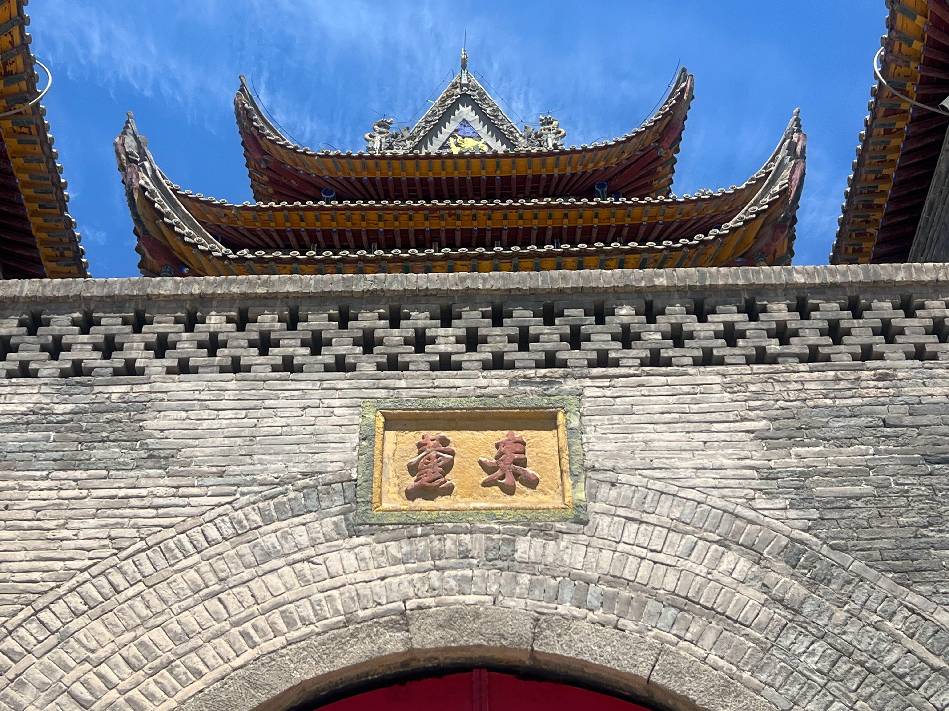1、初识银川这是我在银川的第一天。走了一天发现这座城市其实并不大，也是全国少有的