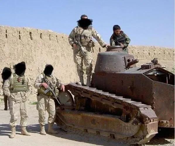 这张照片里的锈迹斑斑的铁疙瘩，可不是普通的废铁，它是经历过一战、苏波战争、二战，