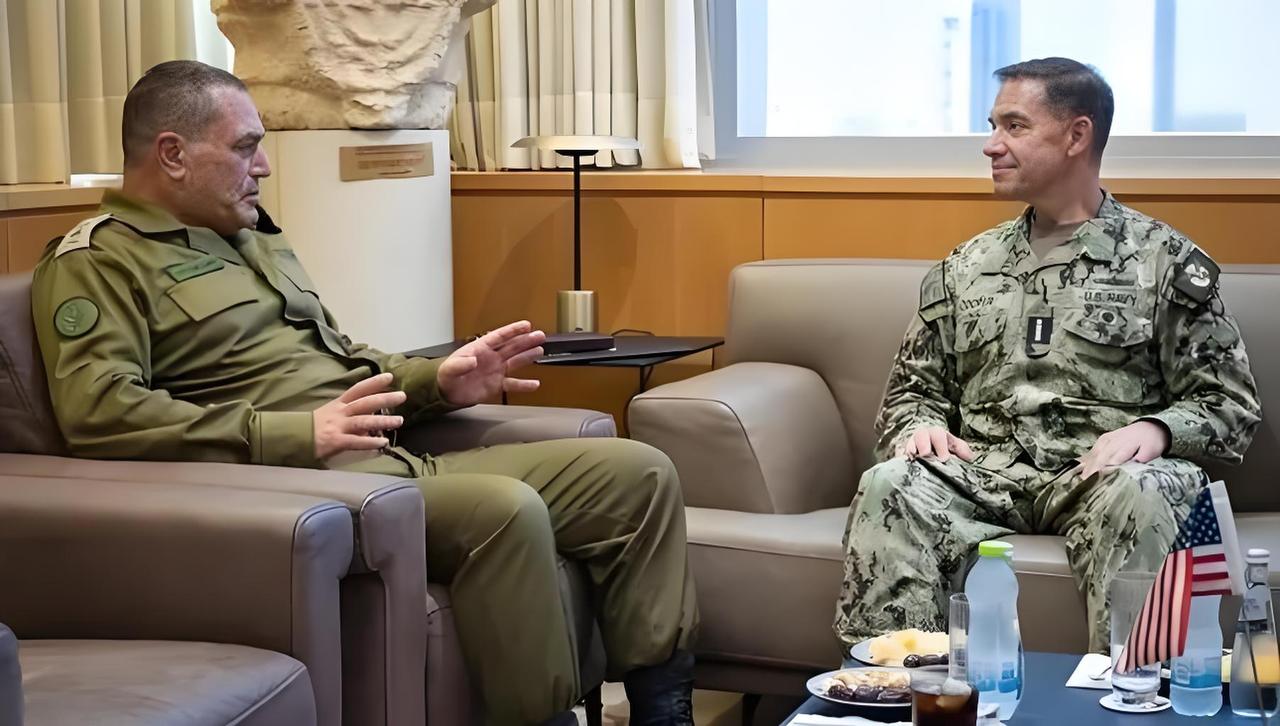 这张照片很有意思，美国和以色列，谁是儿子谁是爹，这照片很好的诠释。

左边是以色