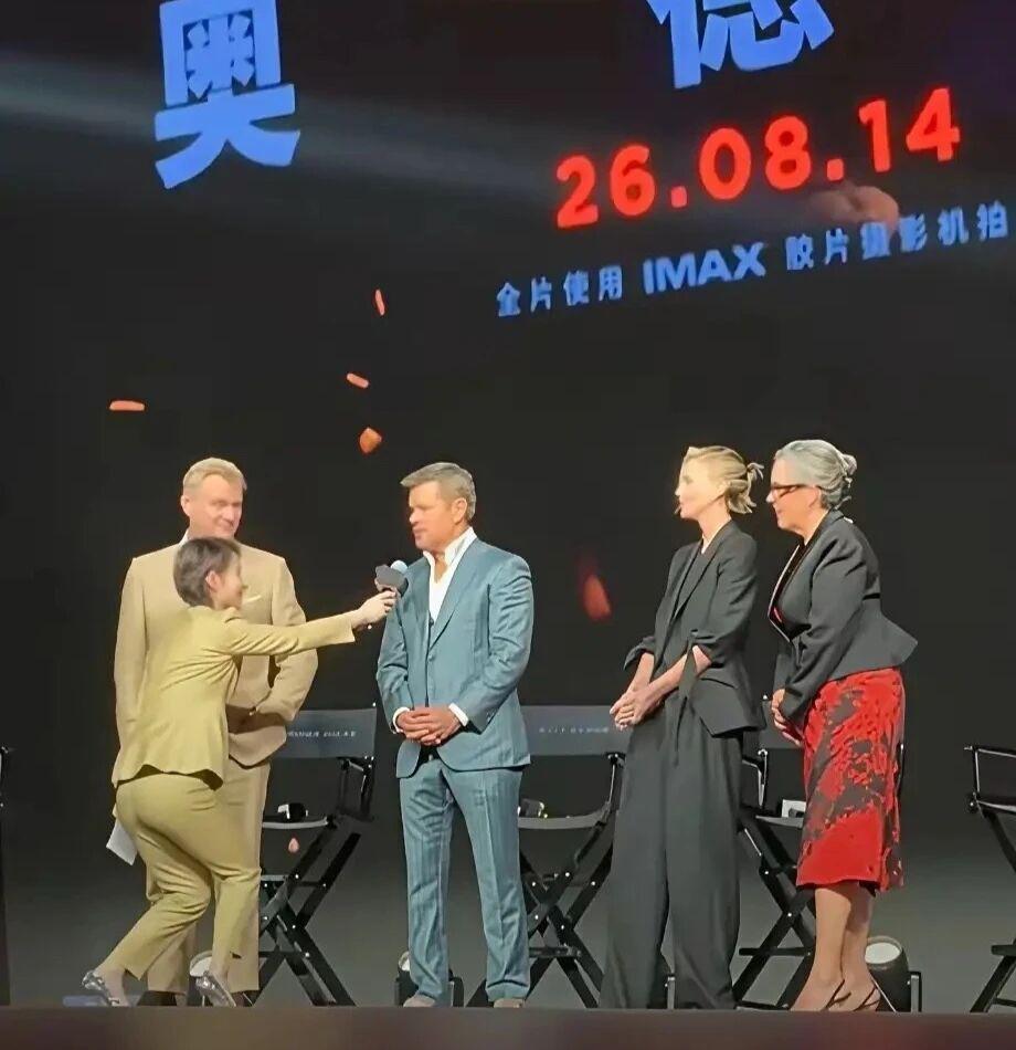 陈璇你这样崇洋媚外，
唯唯诺诺你爸妈知道吗。