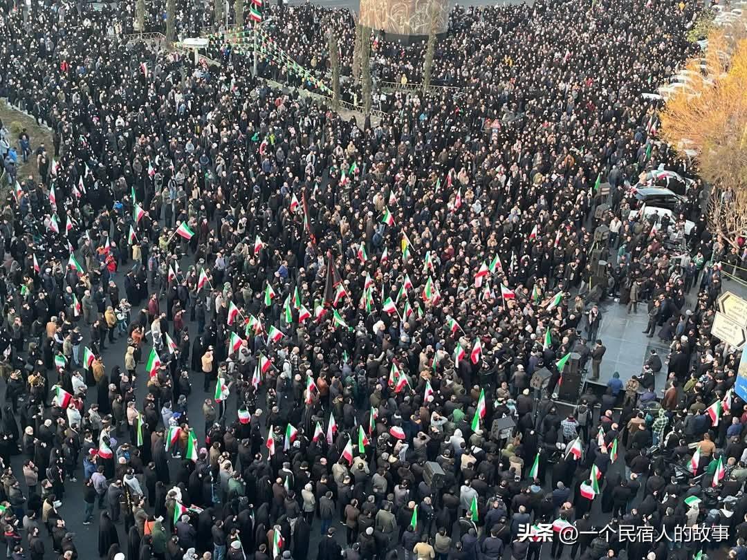 德黑兰民众上街悼念哈梅内伊遇害 每个人都活在自己信息茧房了
所谓的自由派再发伊朗
