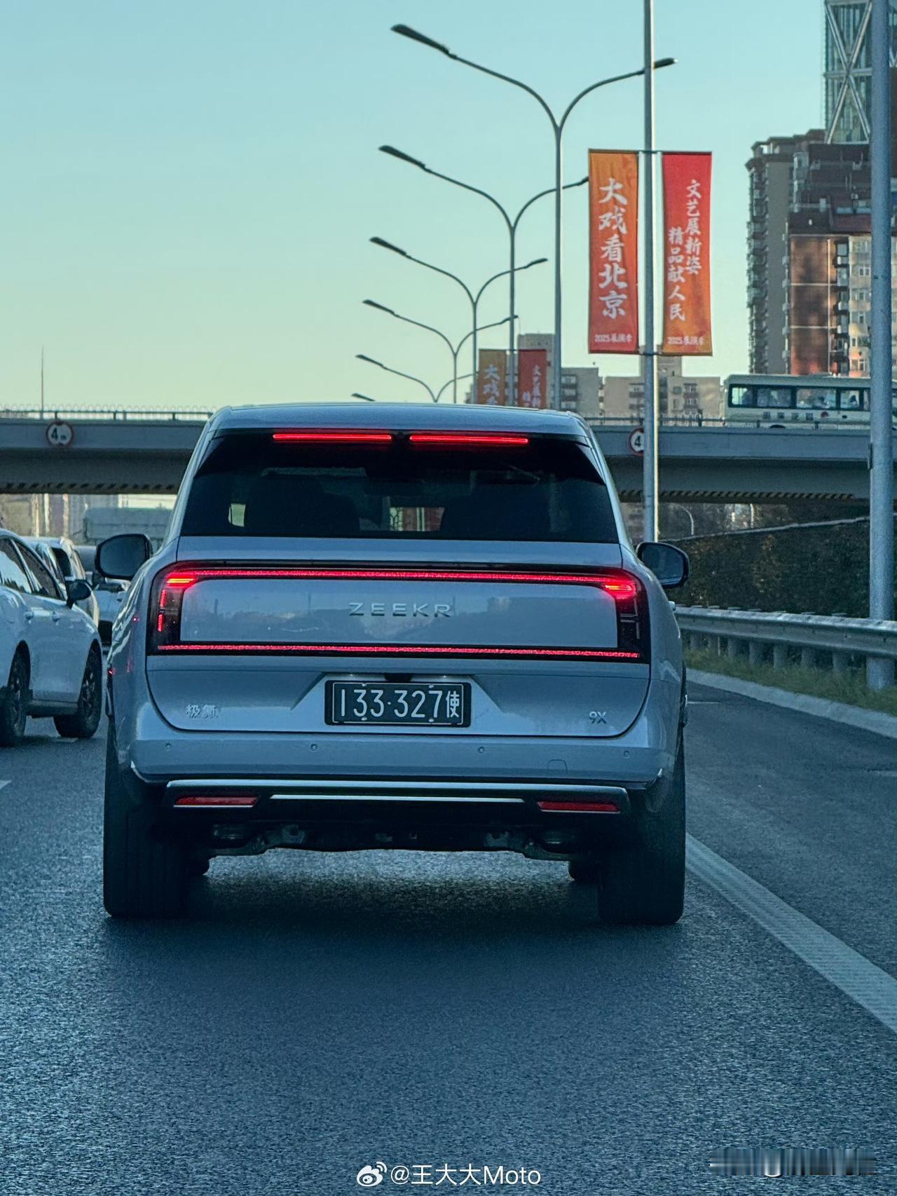 据说朝鲜使馆买了极氪9X，开着真霸气。