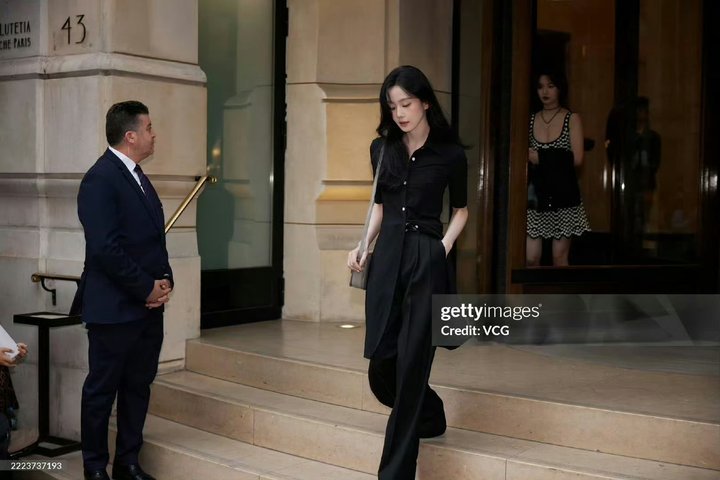 刘诗诗巴黎时装周上班路透刘诗诗巴黎时装周上班太美了姐姐刘诗诗[超话] ​​​
