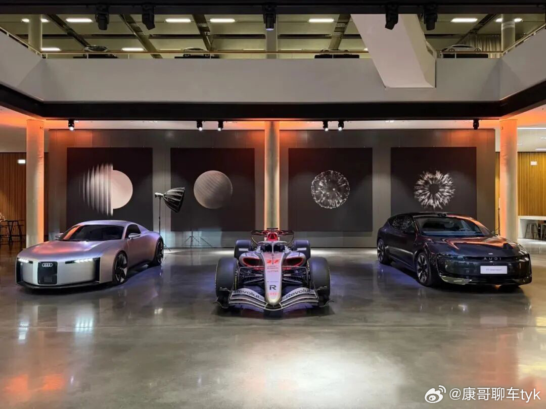 奥迪德国总部放了什么车三款车型齐聚奥迪总部，勾勒设计、性能与电动未来。AUDI战
