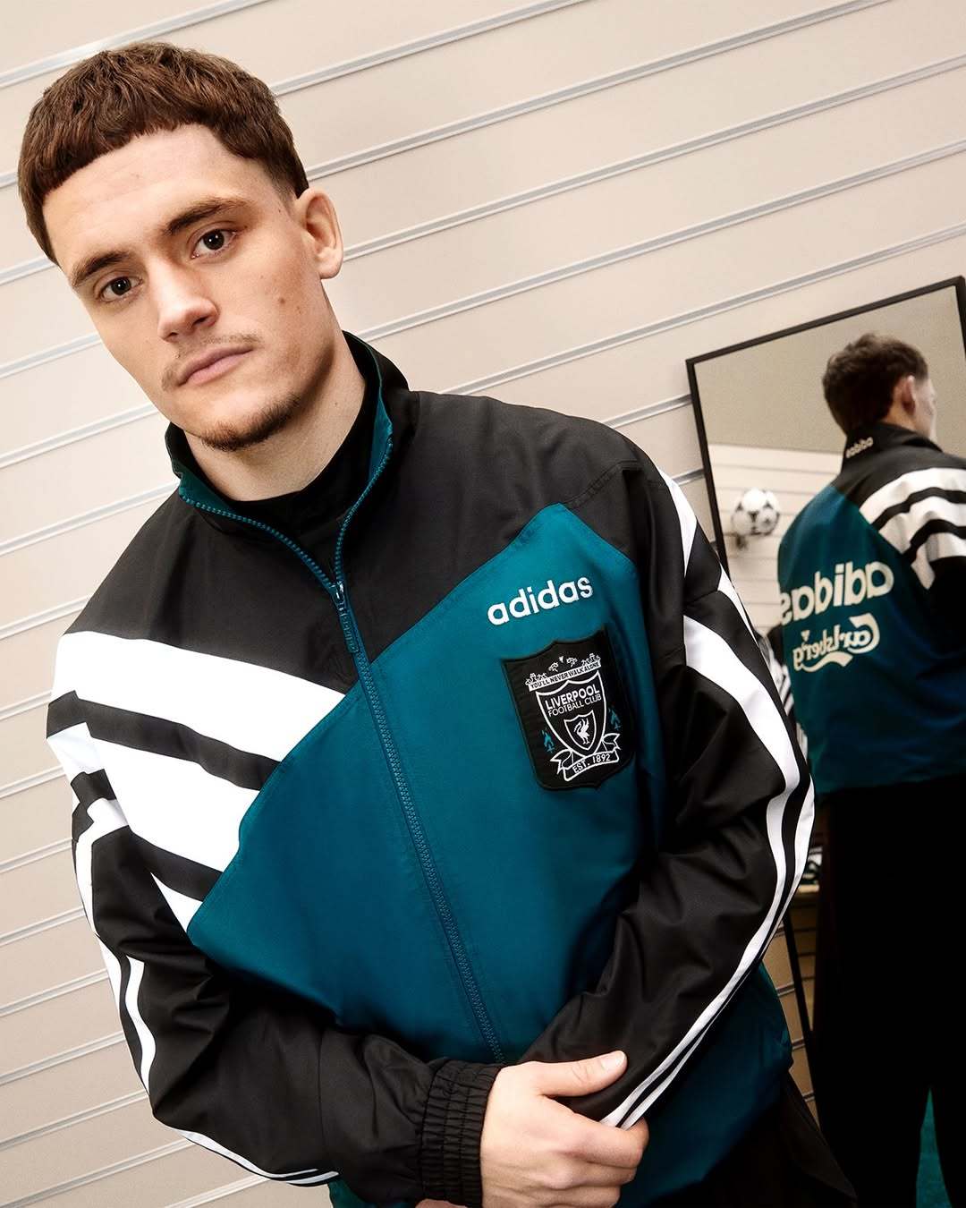 这次复古系列我最中意这件外套。贤聊球衣 球衣资讯 利物浦