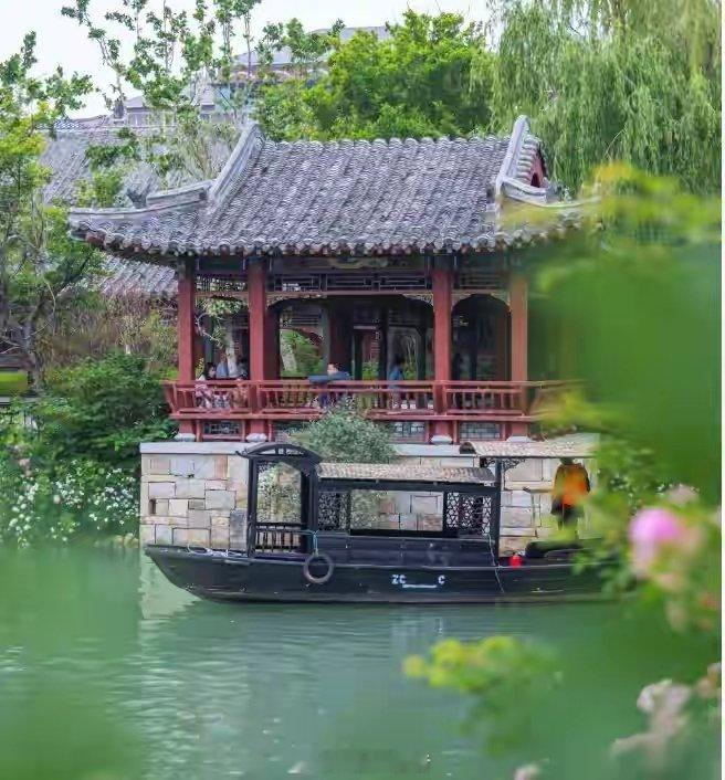 好品山东 “好客山东”的文旅名片，在传统与创新的碰撞中愈发鲜亮。这里有186项国