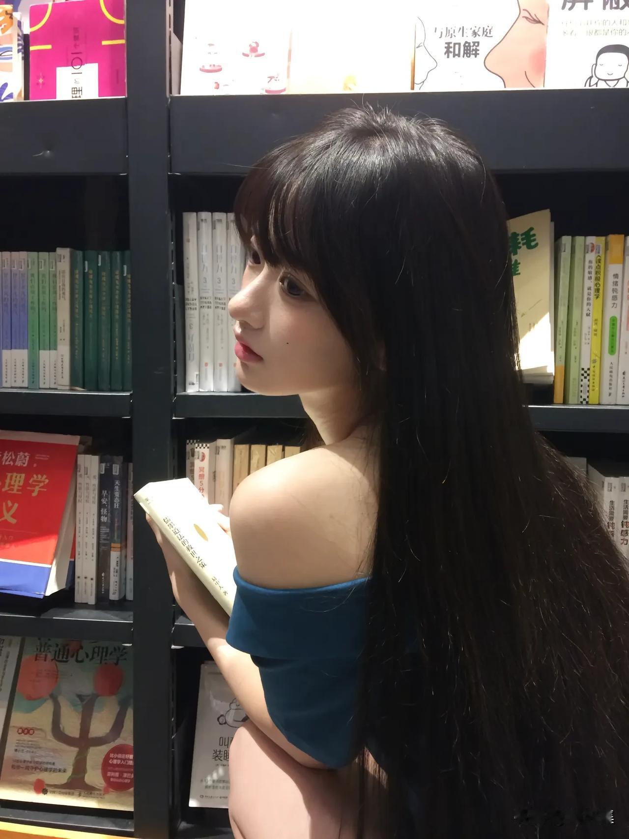 在书海中寻找知识的宝藏，静享阅读的时光。