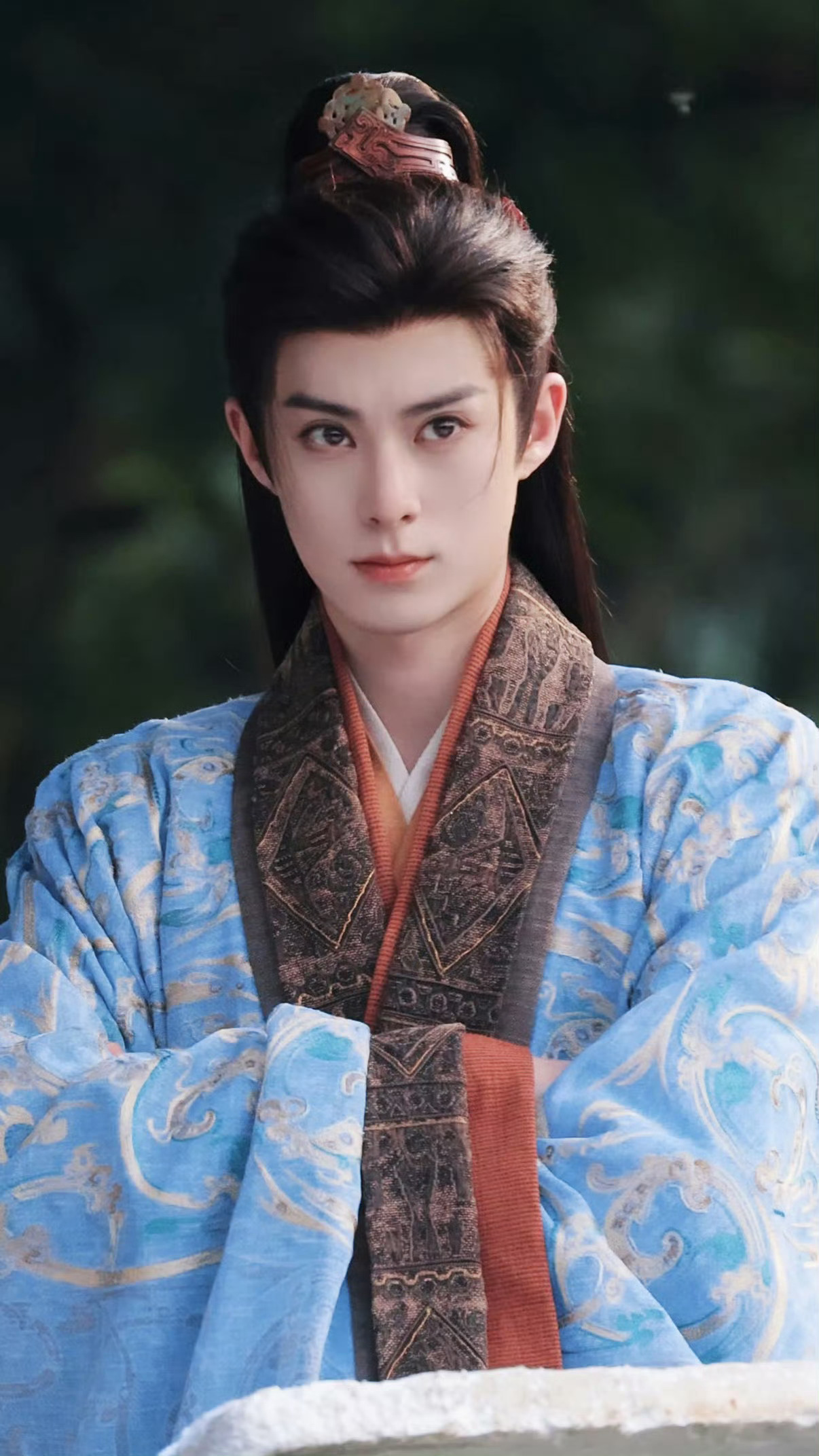 求⛰️始终保持心底的善良与温柔，对世界多一份包容，对他人多一份体谅。不必追赶别人