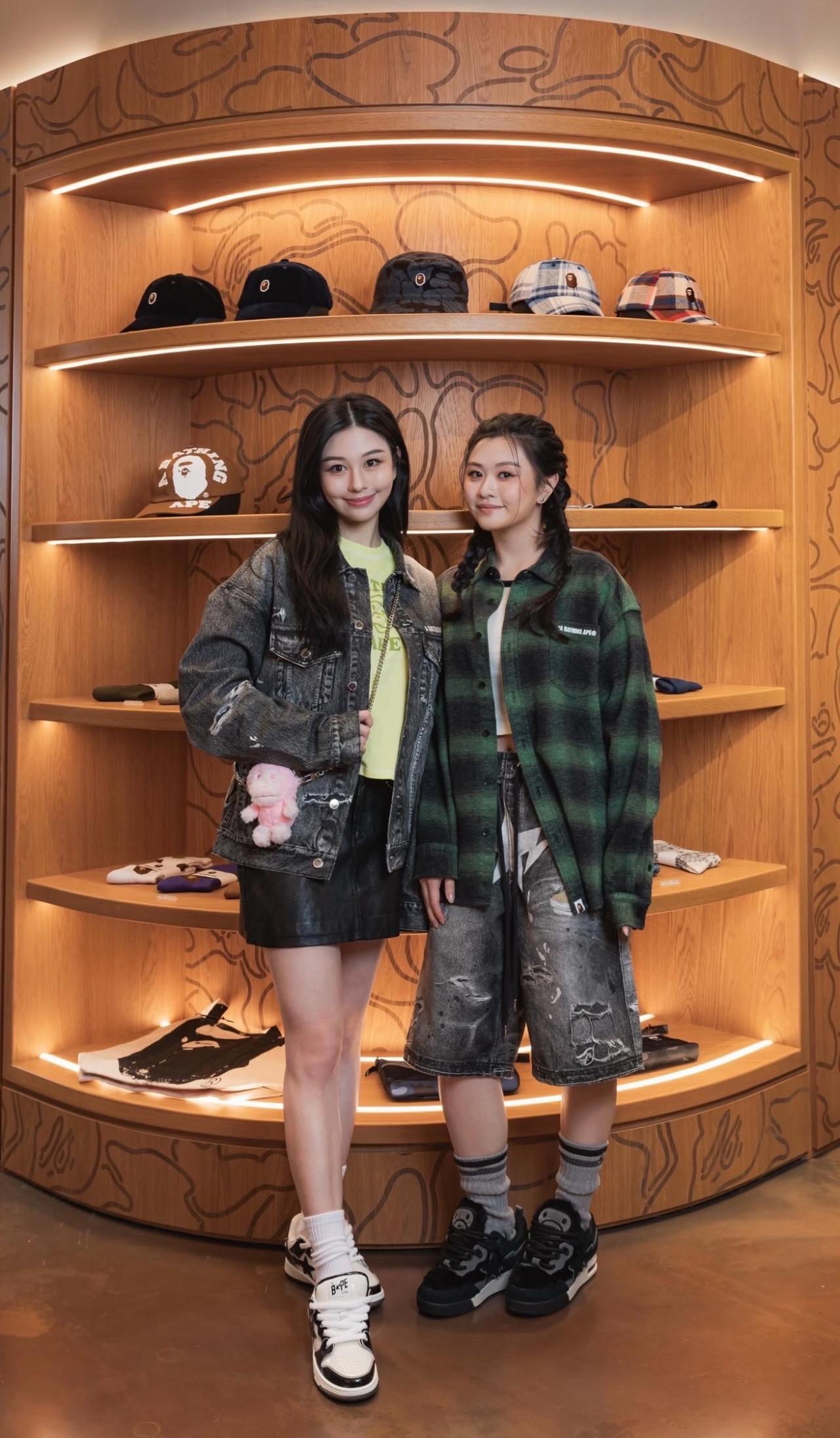 邱淑贞的两个女儿都很漂亮，没有浪费妈妈的美貌基因。

大女儿沈月早就因颜值出圈，