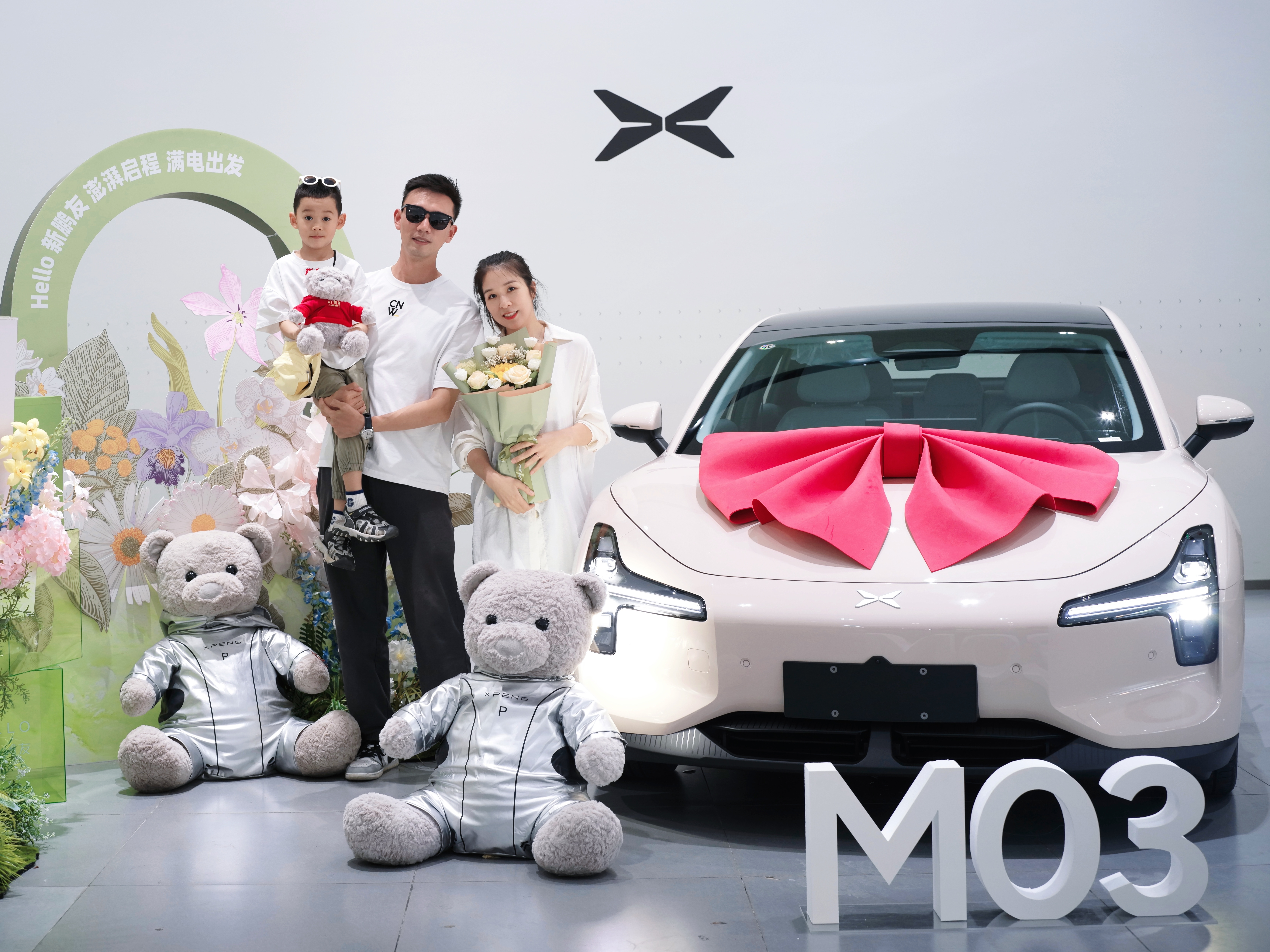 周末在冶勒湖浪，突然接到消息说，给龙嫂订的#小鹏MONA M03# 可以提车了，