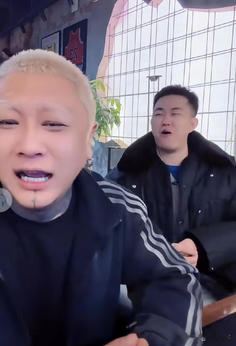 雪蛋葛丈”赶赴ks官方签年框！

         方丈的“小黄车”永久封禁，透