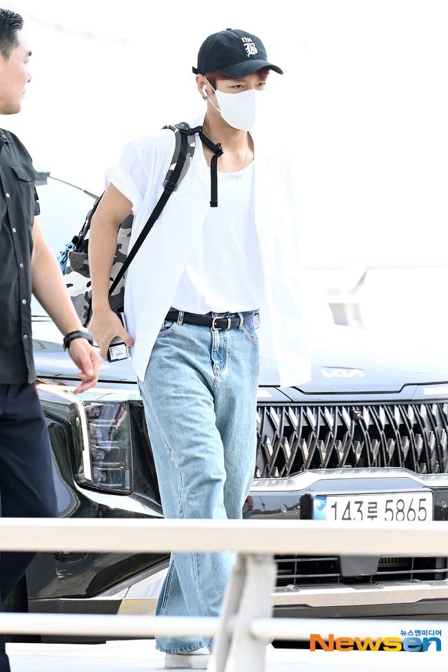 朴志训 ✨ 陪朴志训走花路 260807 仁川出发澳门🛫好帅呀😍志训戴着MA