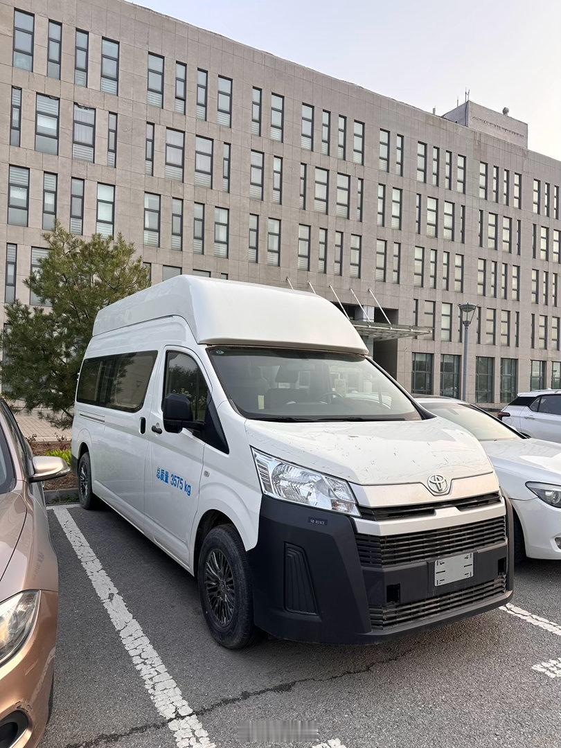 哇，这真是原版海狮房车了～ 