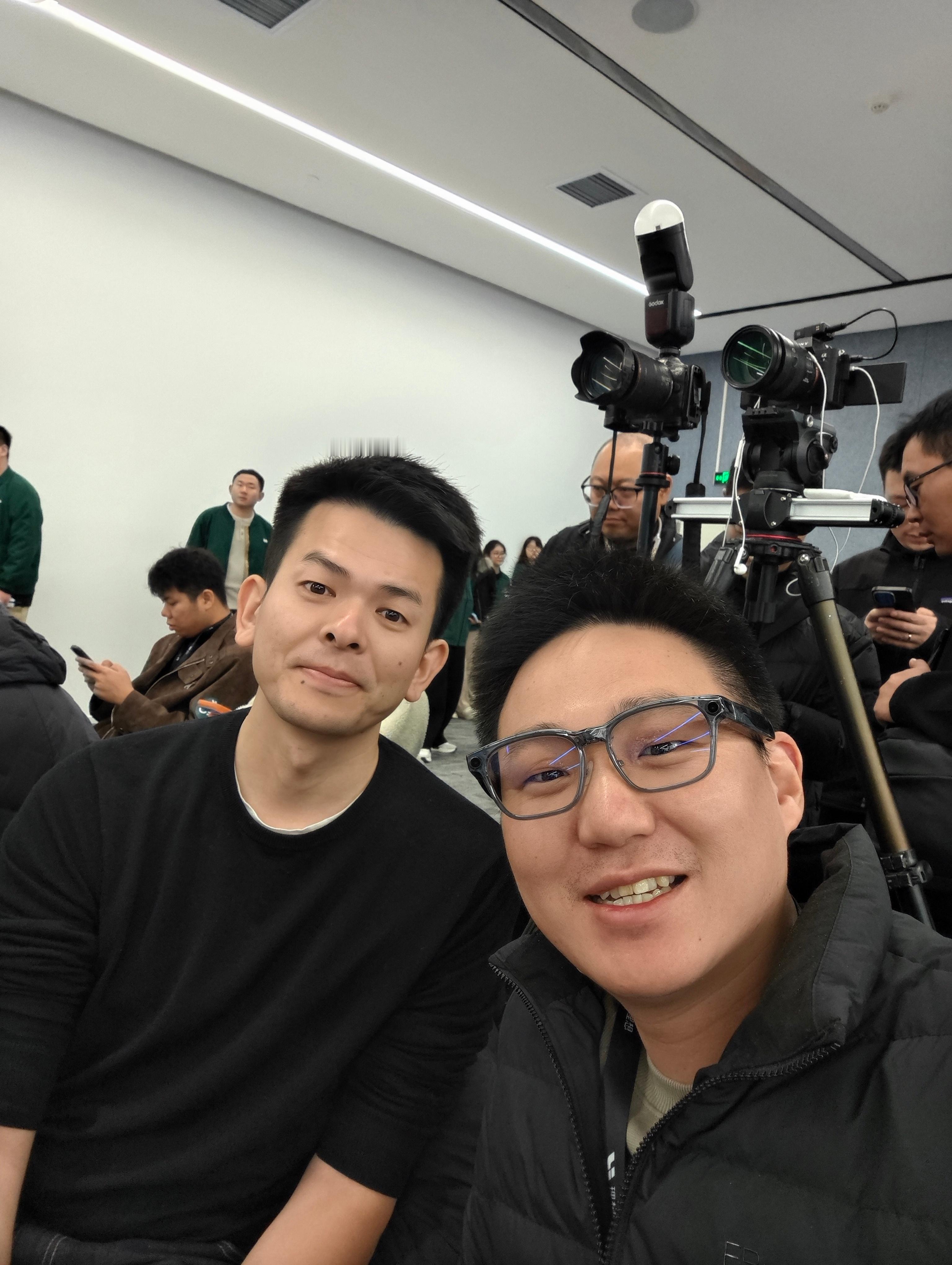 经常被问到一个问题，现在各家新技术太多了，怎么做好技术传播？理想从去年开始不定期