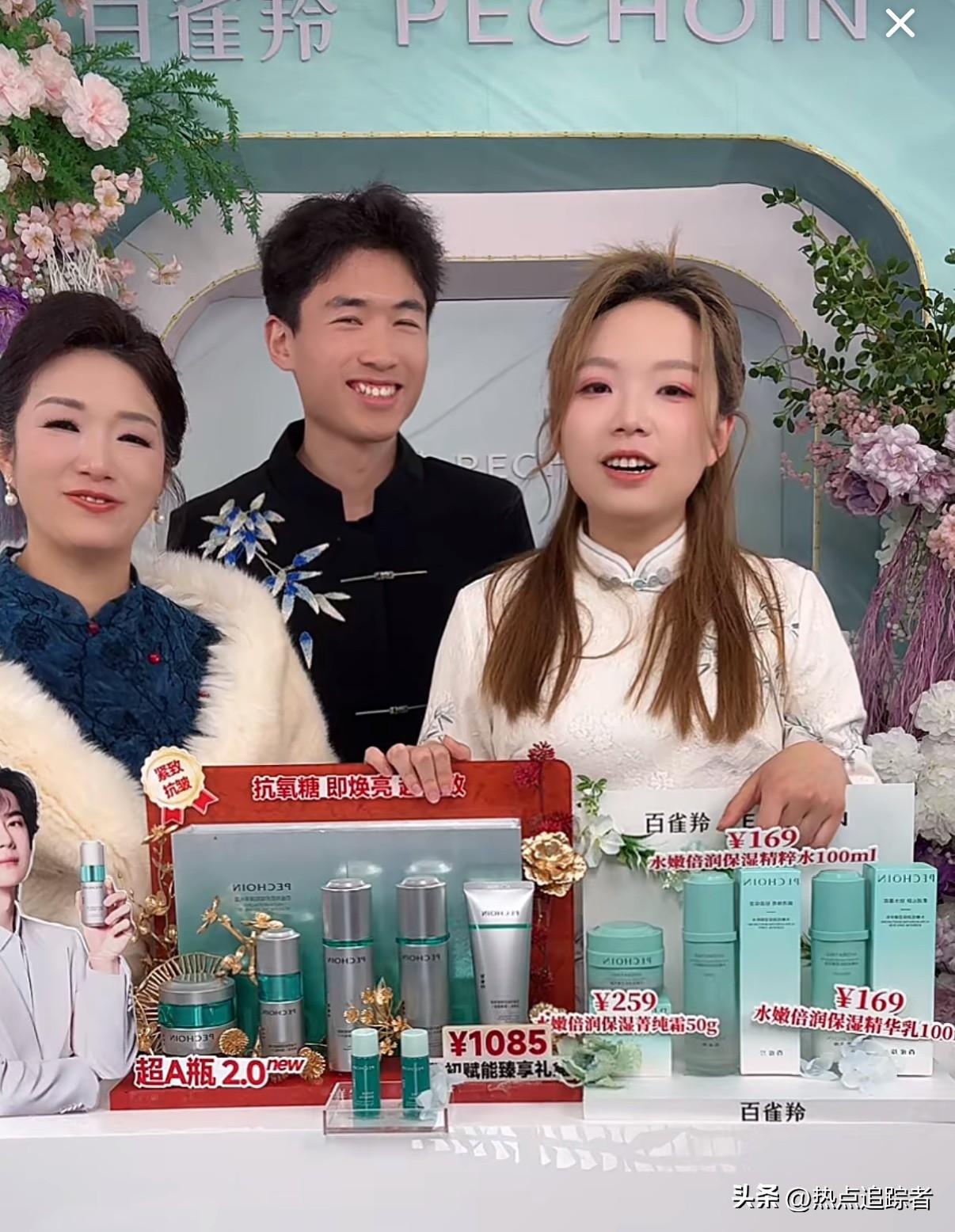 今天傍晚，又刷到了谢浩男妈妈许健华的直播带货视频。好友海军在直播间里竭尽全力施展