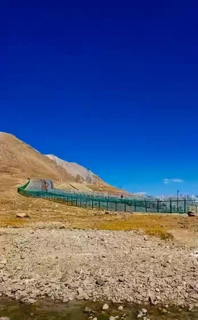 塔利班把路修到了中国家门口，等来的是一句普什图语警告。阿富汗那边刚剪彩一条121