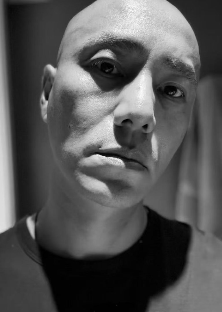 陈坤为演林则徐剃光头第一次见光头的陈坤 陈坤为演林则徐剃光头，这份敬业真的没得说