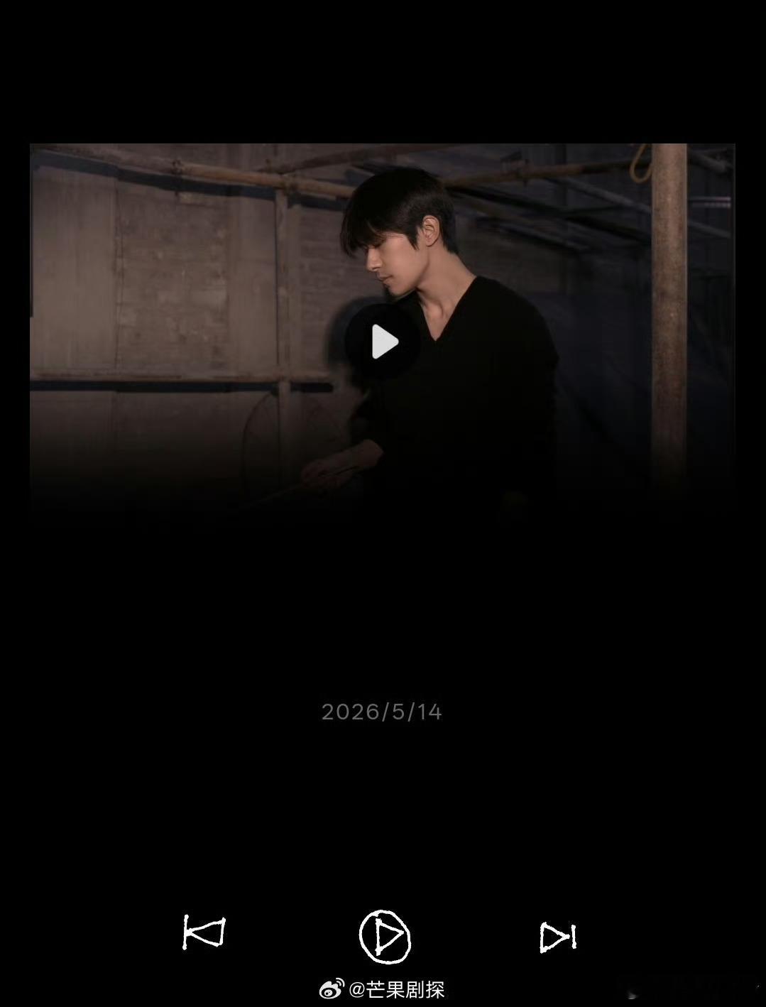 易烊千玺小网站更新侧拍照易烊千玺在暗示新歌吗 好爱好爱，秘密基地更新了侧拍照，还
