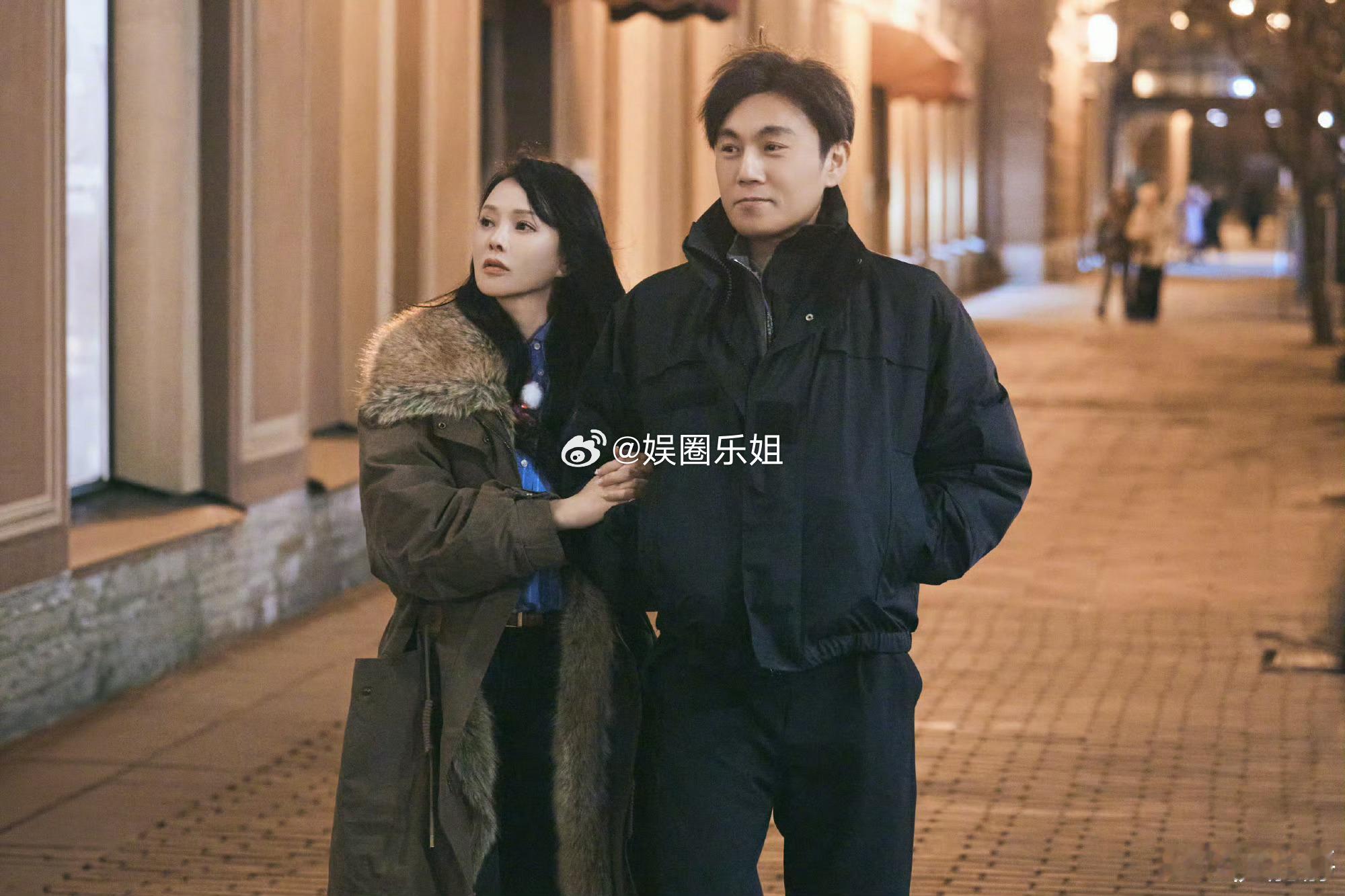 秦昊在节目里说，他本来是个对婚礼“有无都无所谓”的人，但他知道伊能静从小就有个婚