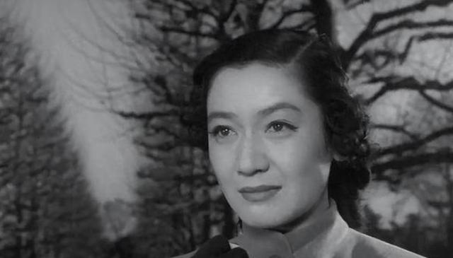 1945年，日本宣布投降，日本天皇为了保命，竟然向麦克阿瑟献上日本最美的女人，把