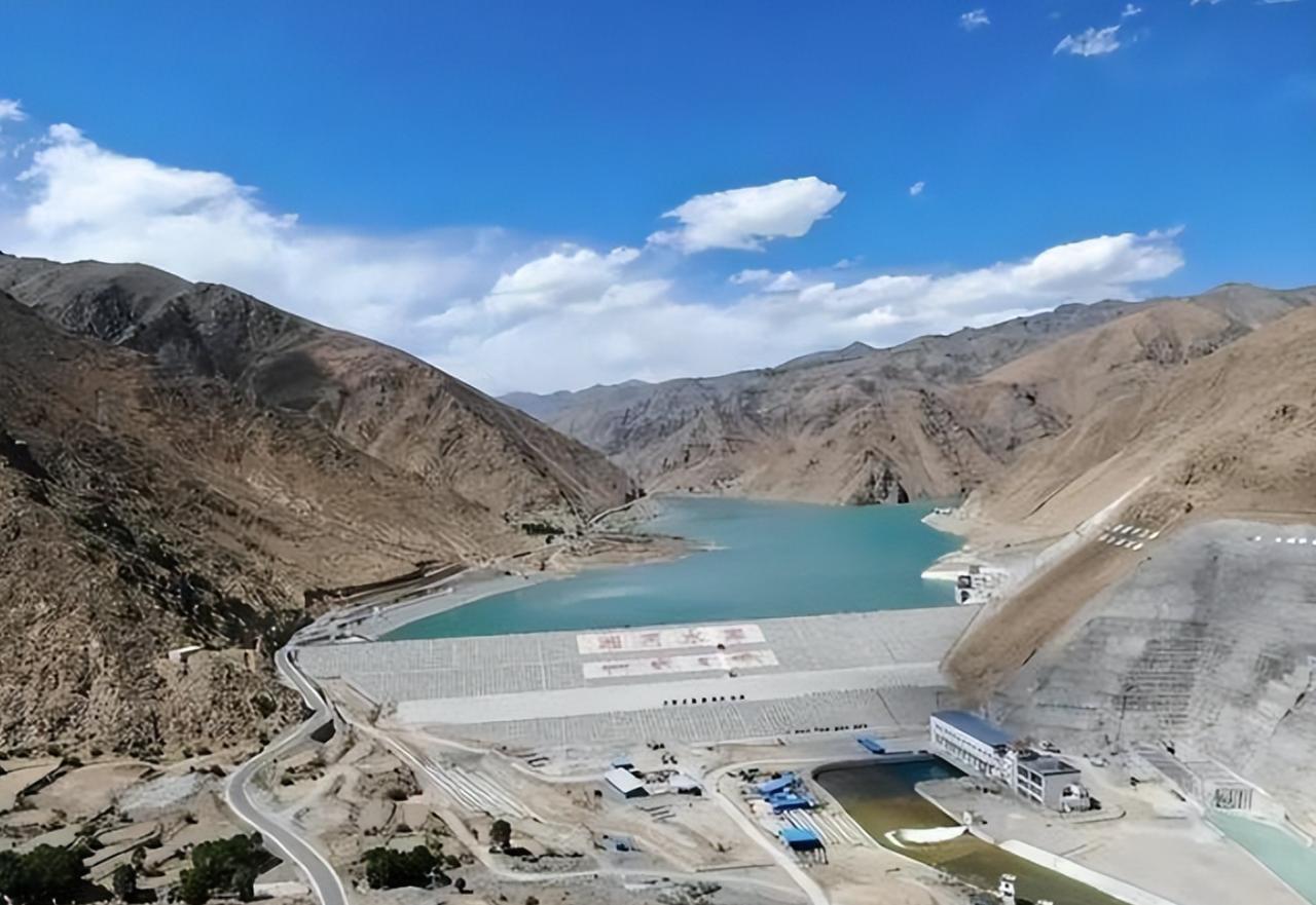 难怪印度不闹，雅江水电项目让新德里明白，揪着不放只会自讨没趣。

中国在雅鲁藏布