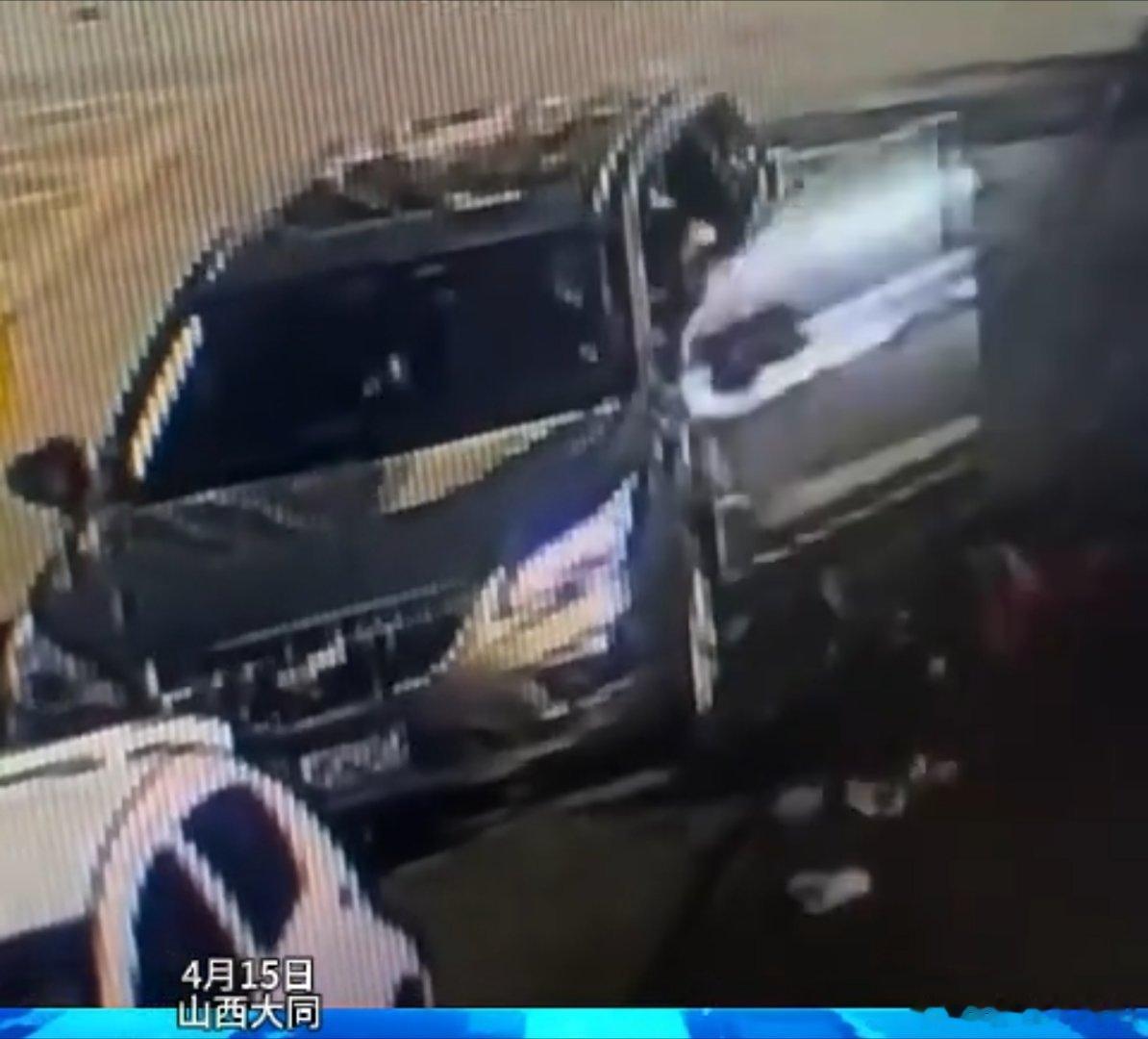 男子遭开门杀碾压身亡目击者发声 警方呼吁和提醒不要传播血腥画面，但这里有个核心问