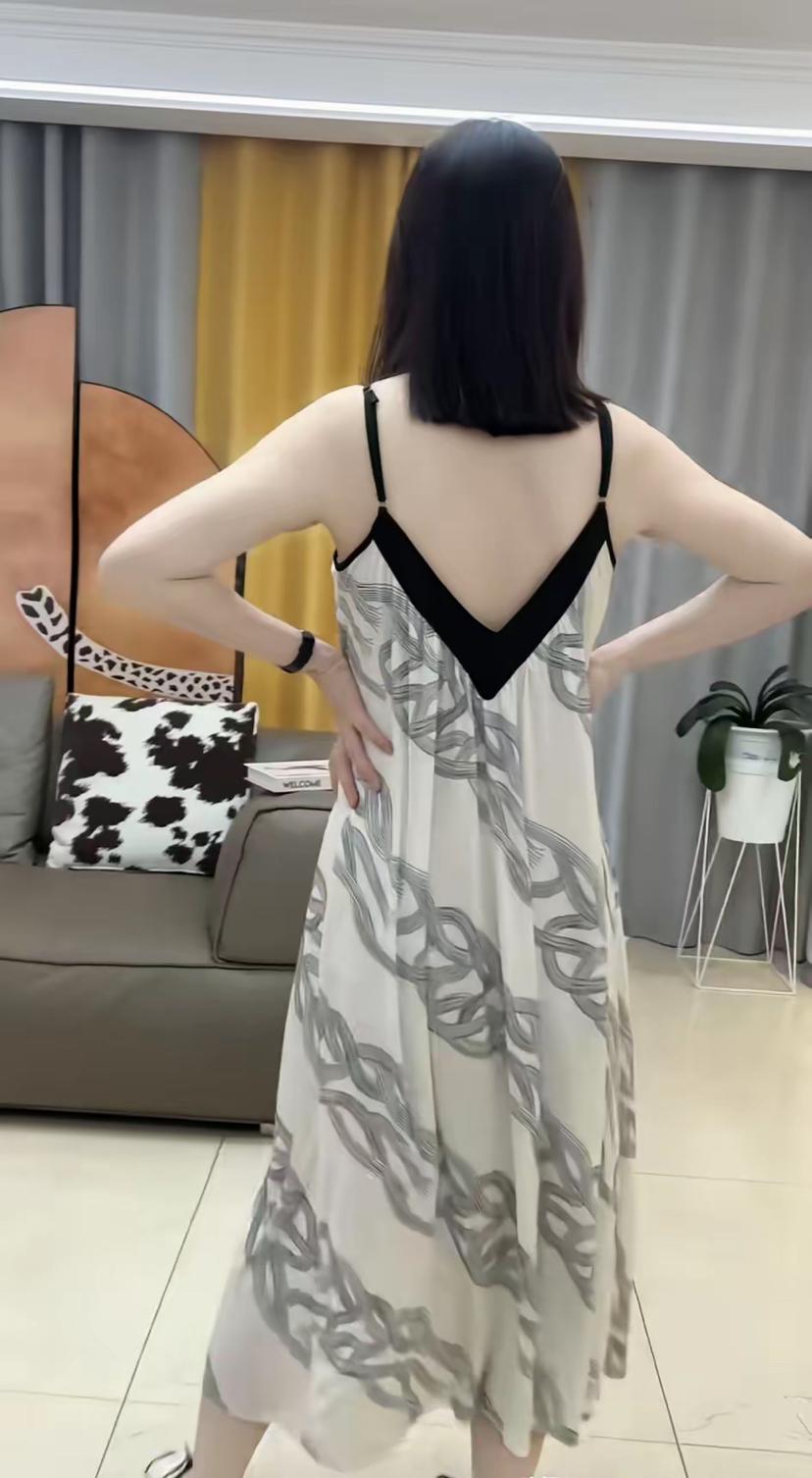 有人直播卖“同款睡裙了”[笑哭][笑哭][笑哭]
朋友们评论区留言，告诉我有多少