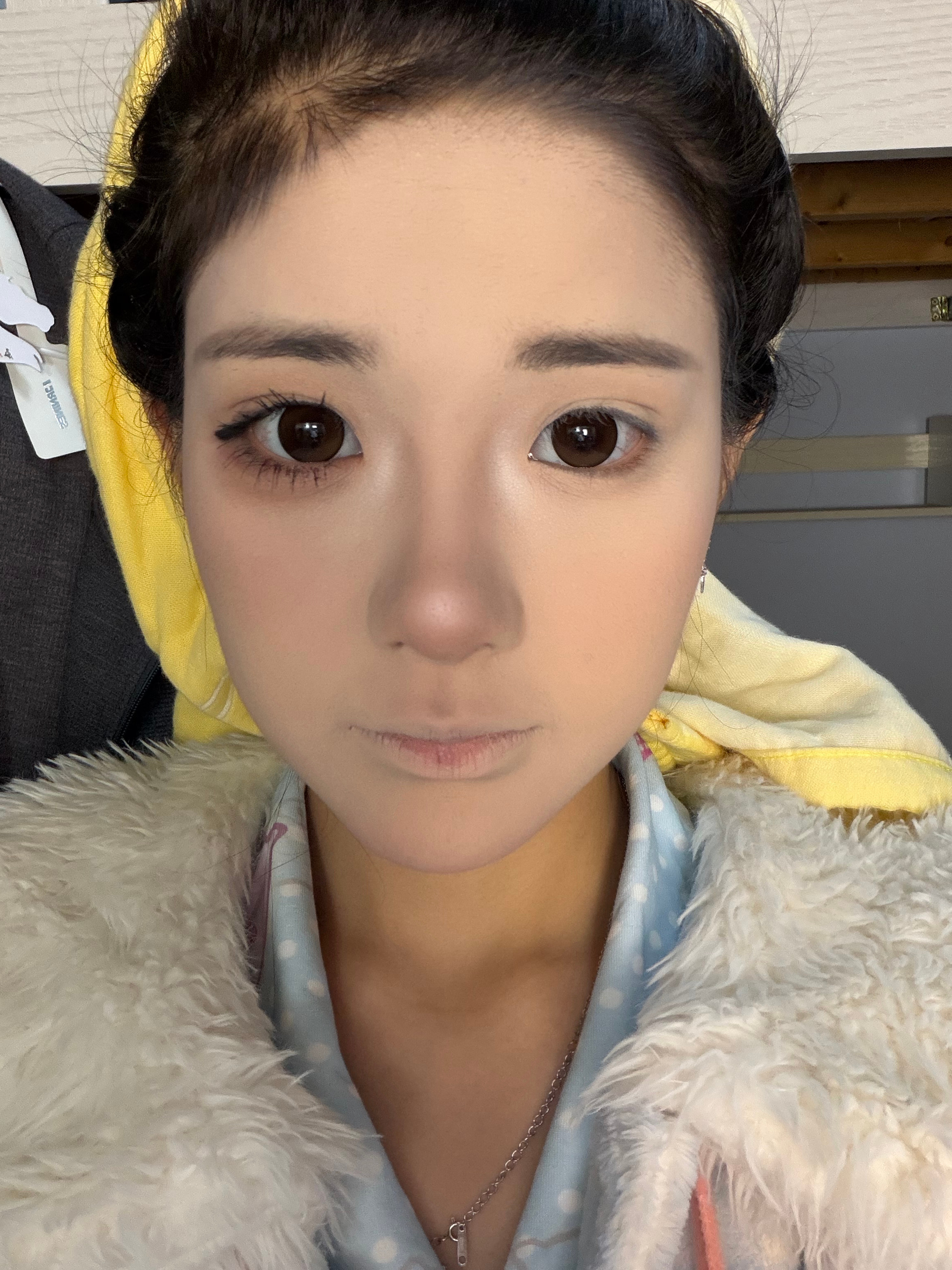 本人即将录制一个放大双眼降低眼位网感眼妆教程小美女们等着吧 ​​​