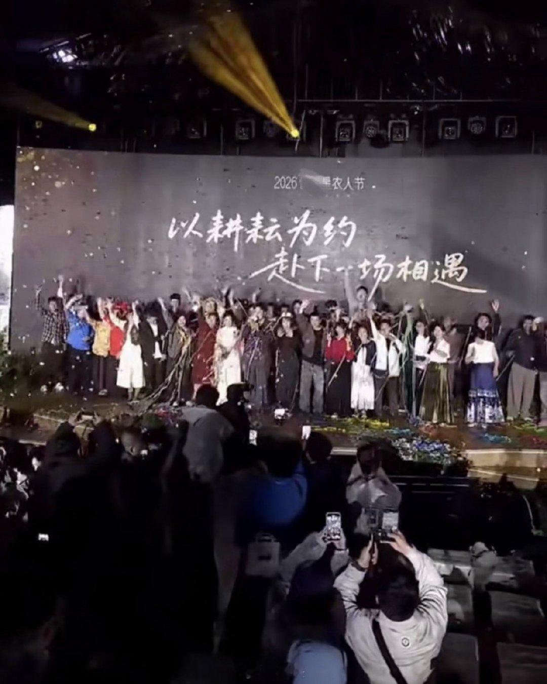 回村的年轻人后来都怎么样了年轻人回村搞钱是清醒还是退步 大城市内卷疲惫，回村又顾