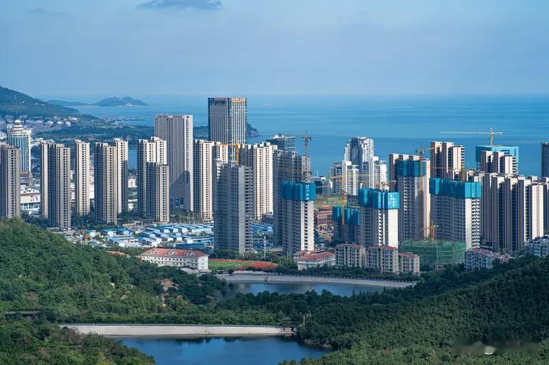 烟台楼市：

2018年是烟台楼市的巅峰期，当时市场信心爆棚，很多房东笃定，城区