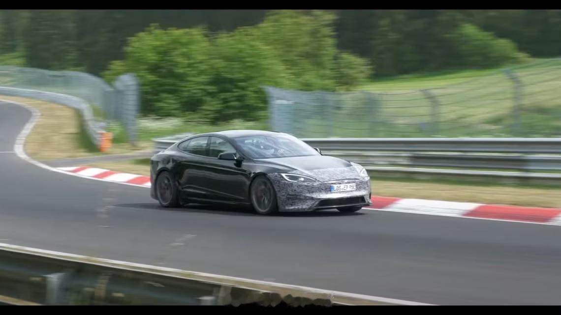 【2026款特斯拉Model S Plaid现身纽北赛道 冲击小米SU7 Ult