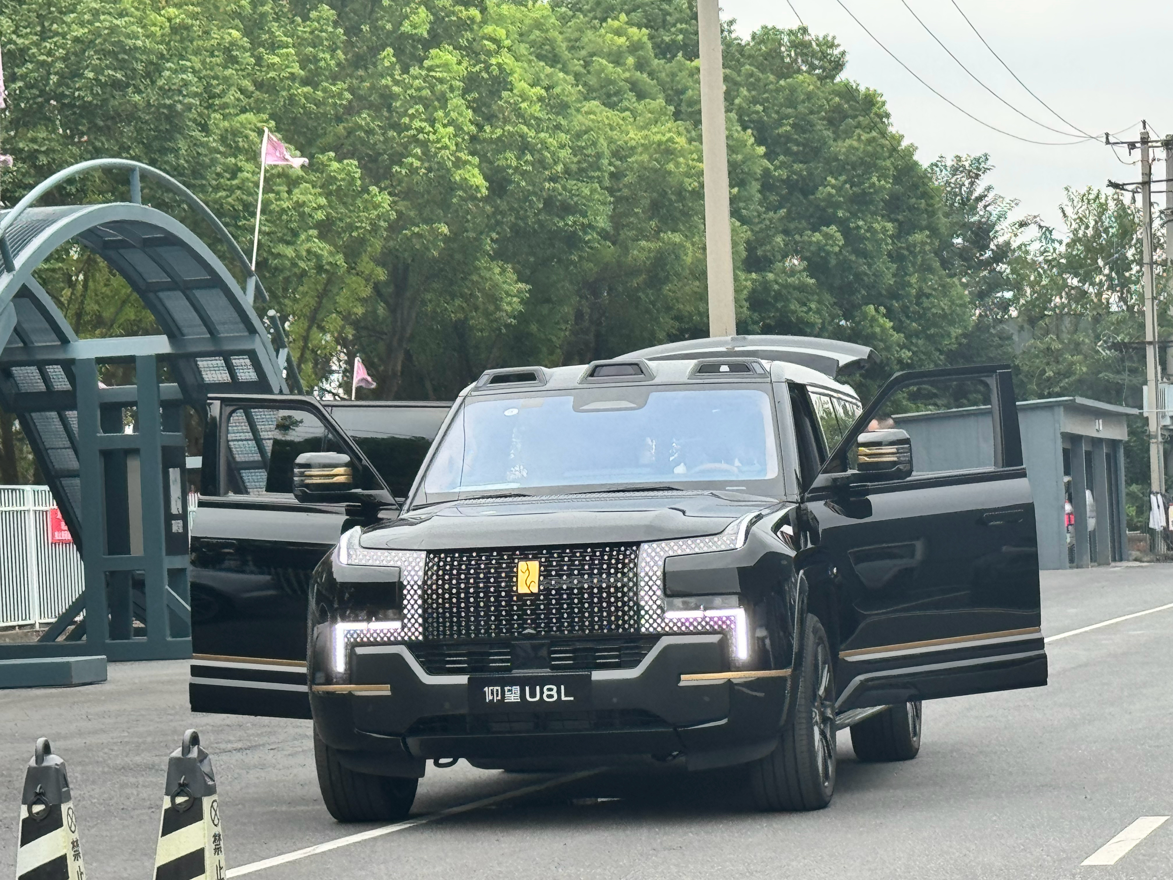 仰望U8L，今天晚上正式发布！确实大气？尤其是尾部设计方面！仰望u8l  ​​​