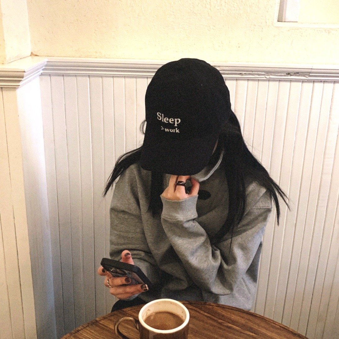 女人还是太天真了 总以为自己看上的男人不一样 其实男人都一样 唯独不一样的是 各