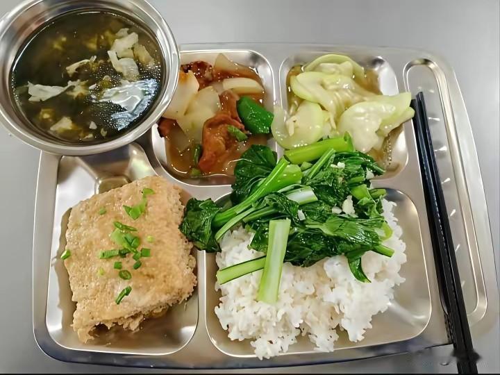 公司里的工作餐，越吃越没劲，这样的菜食，有人吃过没有？